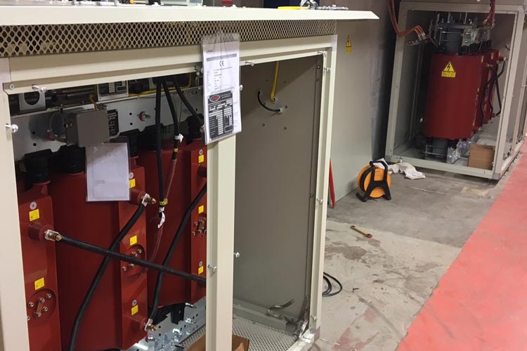 Installerad magnetiseringstransformator för vattenkraftverk