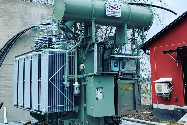 10 MVA krafttransformator installerad utomhus
