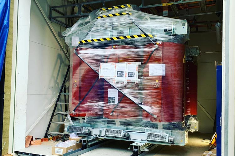Inplastade 4000 kVA transformatorer redo för leverans